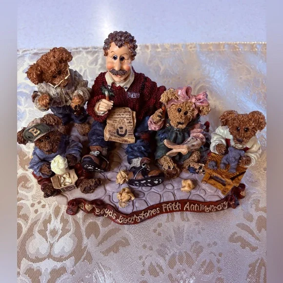 Boyds Bears Fifth Anniversary Figurine with Brown and Tan Accents - Picture 2 of 7